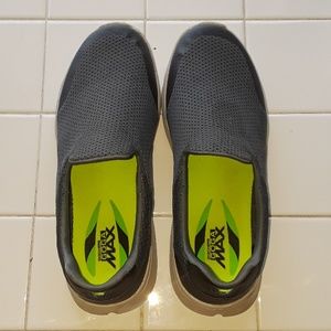Sketches Goga MAX shoes
